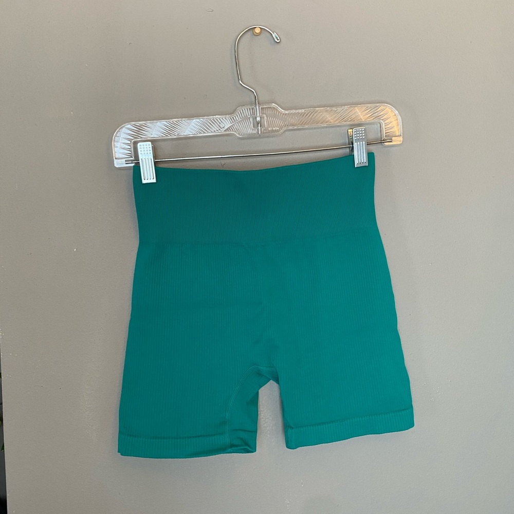 GREEN BIKER SHORTS